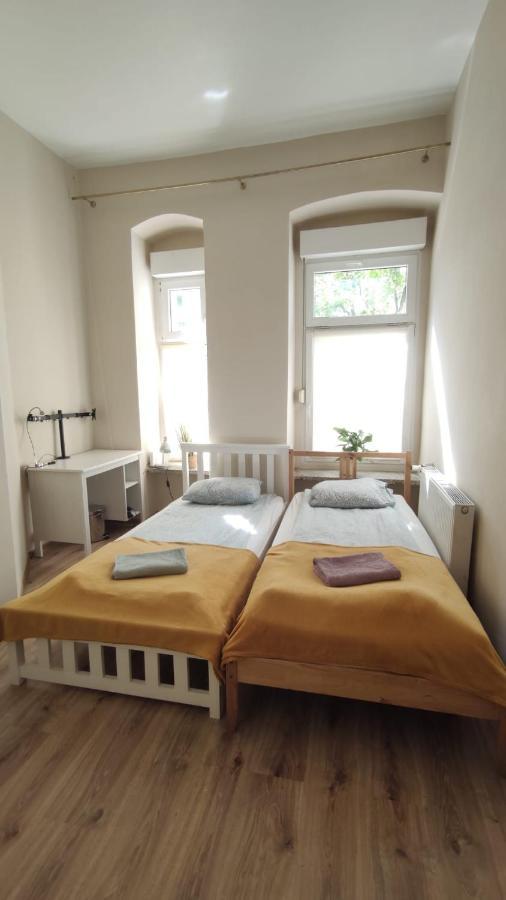 Ferienwohnung NightHost- Trzebnicka 84 Breslau Zimmer foto